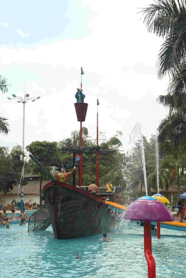 Bateau de pirate adapté aux besoins du client de fibre de verre d'équipement de parc d'Aqua, ensembles extérieurs de terrain de jeu