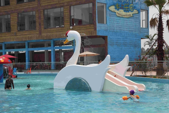 Petites glissières adaptées aux besoins du client de piscine d'eau de fibre de verre conçues pour des jeux de parc aquatique