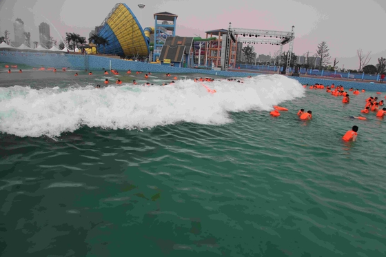 Maison artificielle Tsunami Océan Vague d'eau Parc de piscine avec vagues de surf Vacuum 3 mètres de haut