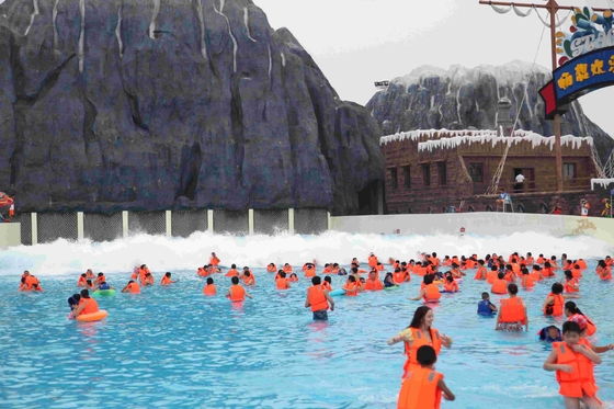 Équipement de piscine de vague de parc aquatique de famille, machine de produits de parc d'Aqua de fibre de verre