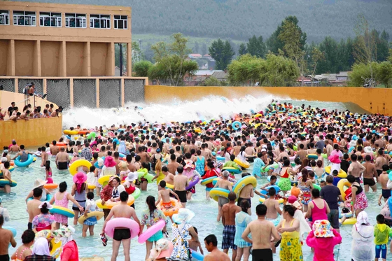 Machine adaptée aux besoins du client de vague de parc aquatique pour l'amusement de famille en parc d'Aqua