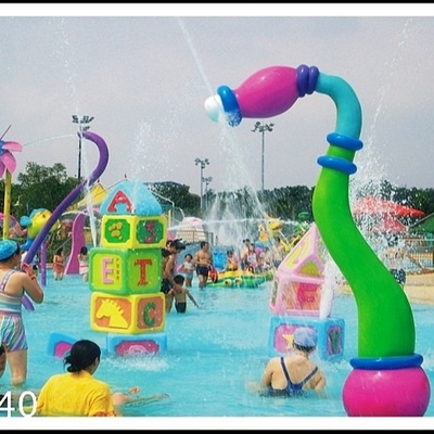 Jeu adapté aux besoins du client d'Aqua d'équipement de parc d'Aqua, fibre de verre, icône de jet de tournesol de PVC pour le parc aquatique