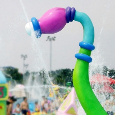 L'équipement coloré adapté aux besoins du client de parc de jet de carpe pour des enfants/enfants arrosent le terrain de jeu