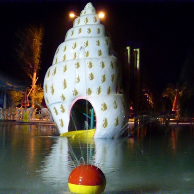 La piscine d'eau colorée commerciale piscine glisse/de stations de vacances parc aquatique de famille pour des enfants