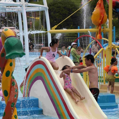 La piscine commerciale de parc aquatique de fibre de verre de pont en arc-en-ciel glisse pour des enfants