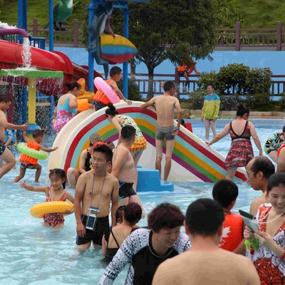 La piscine commerciale de parc aquatique de fibre de verre de pont en arc-en-ciel glisse pour des enfants