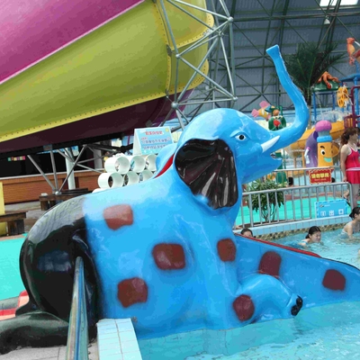 La piscine d'eau extérieure glisse pour les enfants, modèle de petit éléphant