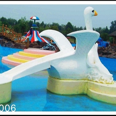 Jeu adapté aux besoins du client de glissière de jeune cygne pour des enfants, petites glissières de piscine d'eau de fibre de verre