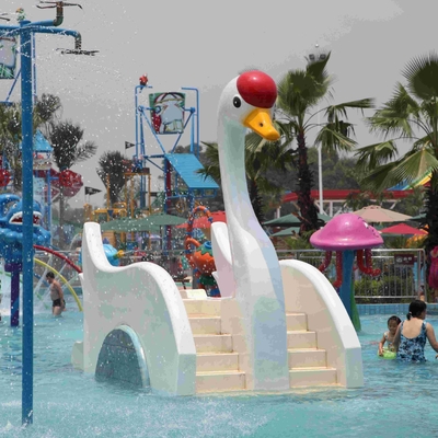 La glissière blanche d'intérieur ou extérieure de piscine de fibre de verre de cygne, parc d'attractions de l'eau badine la glissière d'eau