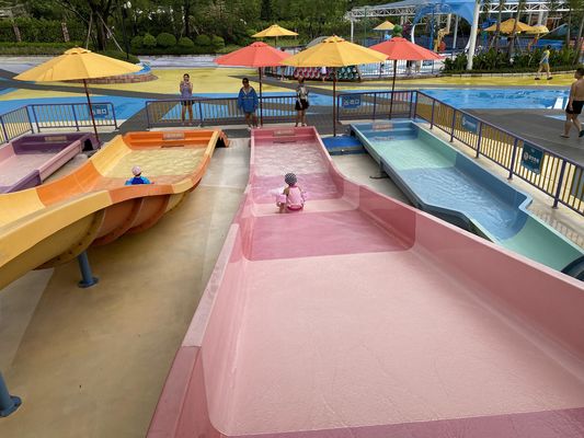 Toboggan aquatique pour enfants en fibre de verre avec support en acier galvanisé et hauteur personnalisable pour le plaisir en piscine extérieure
