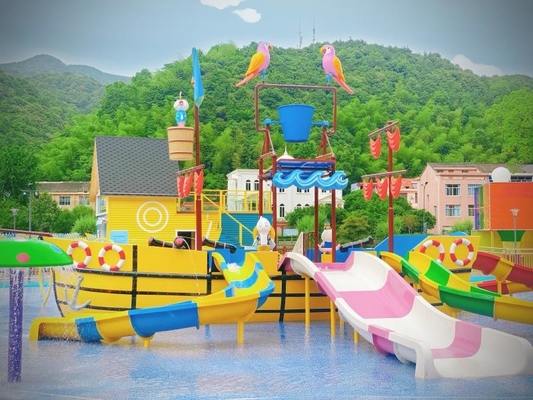 Grand centre de villégiature en fibre de verre bateau pirate avec toboggan
