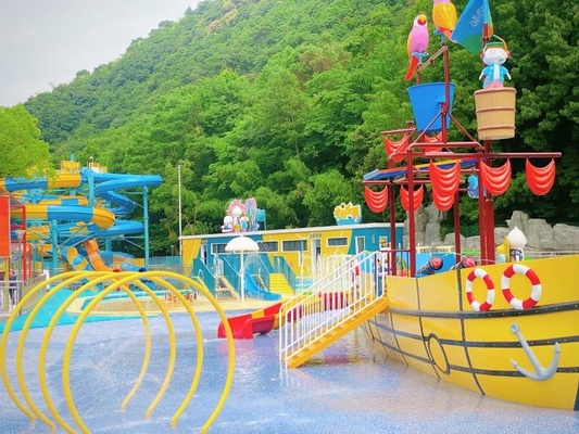 Grand centre de villégiature en fibre de verre bateau pirate avec toboggan