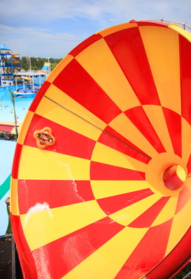 Super Tornado Des diapositives en fibre de verre pour piscines Vison Des équipements pour les parcs aquatiques