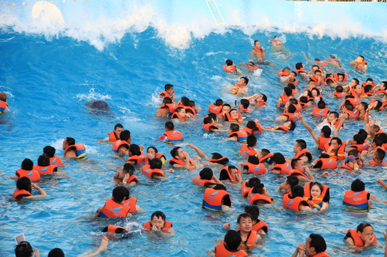 Waterfun Grand surf Tsunami Océan Bassin d'eau avec vagues Parque vide 3 mètres de haut