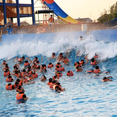 Waterfun Grand surf Tsunami Océan Bassin d'eau avec vagues Parque vide 3 mètres de haut