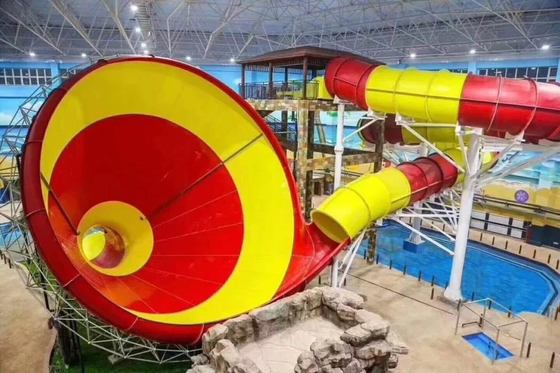 Super Tornado Water Slide HT-31 en fibre de verre avec une hauteur de plate-forme de 14,6 m et une capacité de 720 passagers / heure