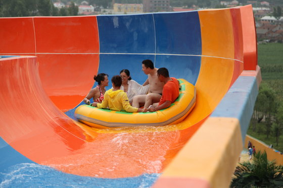 Coloré au-dessus des glissières d'eau au sol de fibre de verre, glissière de piscine de fibre de verre pour le parc aquatique géant