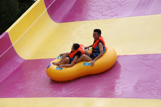 Glissière faite sur commande extérieure d'Aqua de boomerang de parc d'attractions de glissières d'eau pour 2 personnes