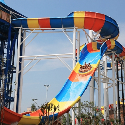 Améliorez votre parc aquatique avec des toboggans aquatiques durables en fibre de verre, conçus pour des descentes à grande vitesse et des virages et torsades passionnants