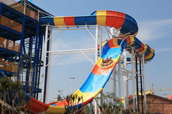 Améliorez votre parc aquatique avec des toboggans aquatiques durables en fibre de verre conçus pour le toboggan boomerang
