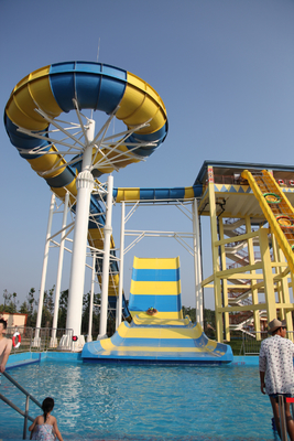 Améliorez votre parc aquatique avec des toboggans aquatiques durables en fibre de verre pour une expérience Boomerang palpitante
