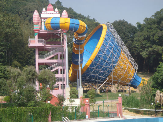 Des toboggans aquatiques personnalisés avec une construction en fibre de verre, 720 passagers par heure et une hauteur de plate-forme de 14,6 m pour les attractions nautiques