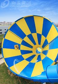Surface au sol intéressante de 4 de tours d'entonnoir de fibre de verre glissières d'eau 42M * 60M