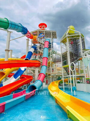 Thème personnalisé Gigantic Water House Aqua Playground avec une capacité de 1200 personnes et de l'acier galvanisé à chaud