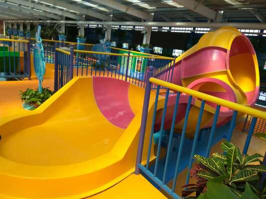 Toboggan aquatique compact Petit Tornado avec radeau double et gelcoat résistant aux UV pour le plaisir familial