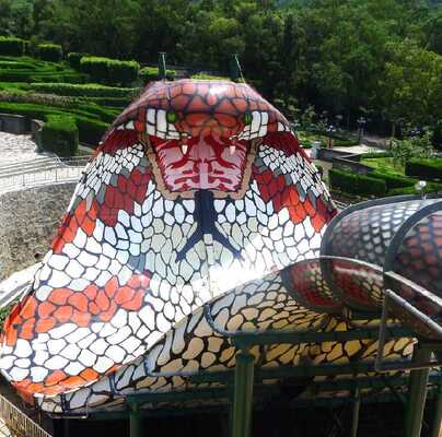 Toboggan aquatique King Cobra en fibre de verre avec plateforme de 16,4 m de haut, capacité de 480 personnes et structure en acier galvanisé à chaud