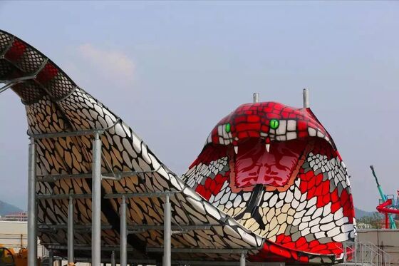 Toboggan aquatique King Cobra en fibre de verre avec plateforme de 16,4 m de haut, capacité de 480 personnes et structure en acier galvanisé à chaud