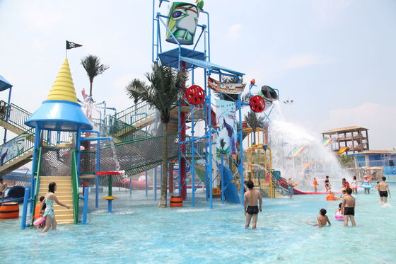 Super structure aquatique avec toboggan en fibre de verre posé à la main et structure en acier galvanisé à chaud pour un support clé en main