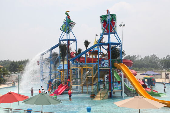 Super structure aquatique avec toboggan en fibre de verre posé à la main et structure en acier galvanisé à chaud pour un support clé en main
