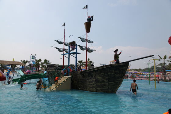 Pirate Ship Water Play with Hand-laid Fiberglass Flume and Hot-dip Galvanized Steel Structure for Turnkey Support