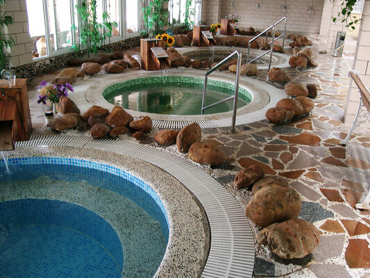Équipement de spa d'hydrothérapie résistant à la corrosion avec structure en acier galvanisé à chaud et système de contrôle intelligent