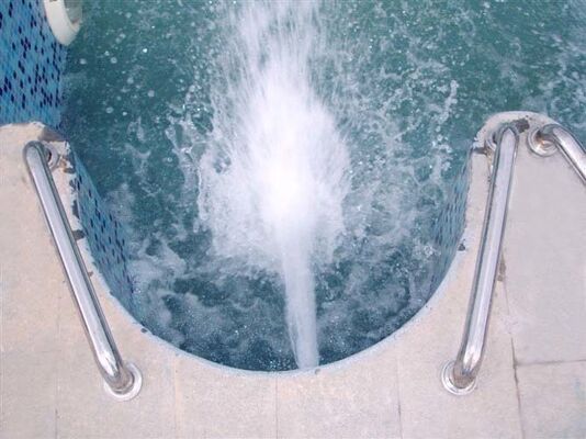 Équipement de spa d'hydrothérapie résistant à la corrosion avec structure en acier galvanisé à chaud et système de contrôle intelligent