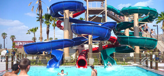 Toboggan aquatique en spirale personnalisé multi-pistes pour parcs aquatiques - Fabricant audité SGS