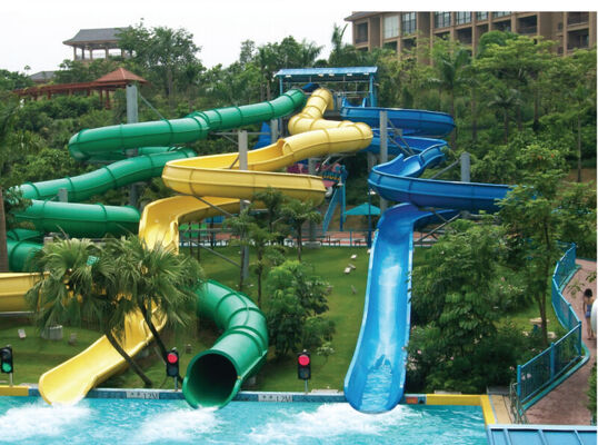 Toboggan aquatique en spirale personnalisé multi-pistes pour parcs aquatiques - Fabricant audité SGS