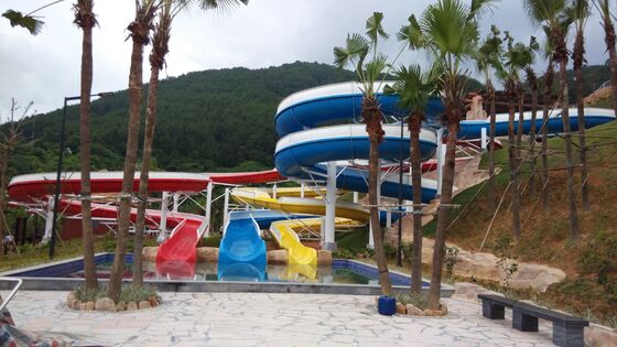 Toboggan aquatique en spirale personnalisé multi-pistes pour parcs aquatiques - Fabricant audité SGS