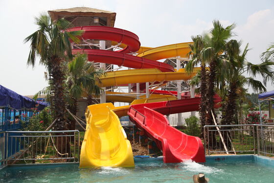 Toboggan aquatique en spirale personnalisé multi-pistes pour parcs aquatiques - Fabricant audité SGS