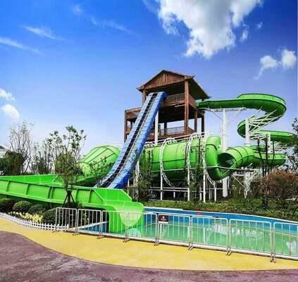 Le toboggan aquatique Python avec une plate-forme de 18 m et un radeau de 6 personnes sur un large flux pour des manèges passionnants