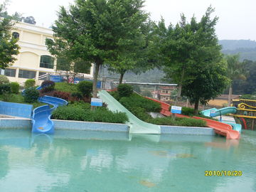 Grande glissière de terrain de jeu d'enfants avec le jeu d'aqua, glissières d'eau pour des enfants dans le parc aquatique géant