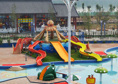 Grande glissière de terrain de jeu d'enfants avec le jeu d'aqua, glissières d'eau pour des enfants dans le parc aquatique géant